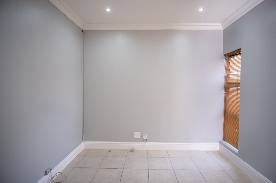 To Let 3 Bedroom Property for Rent in Crawford Western Cape